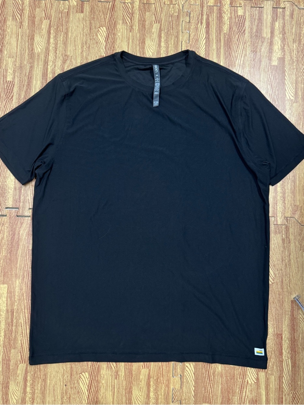 Vuori Men’s Strato Tech Tee T-Shirt Black Size XXL Gym Workout V126 Athleisure